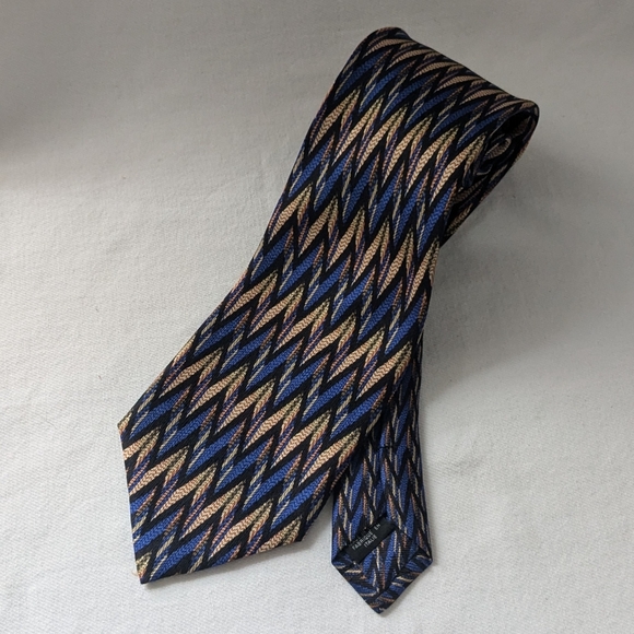 MISSONI CRAVATTE Mens Vintage Multicolor Zig Zag Silk Tie  MISSONI CRAVATTE Statement Zigzag Design Blue + Multicolor  Silk Tie ≈ 61\